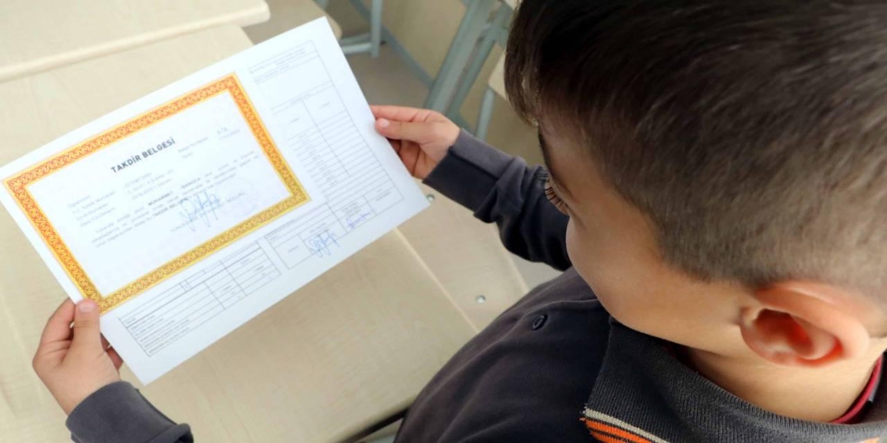 Cuma günü okullarda 'karne zili' çalacak, yaz tatili başlayacak