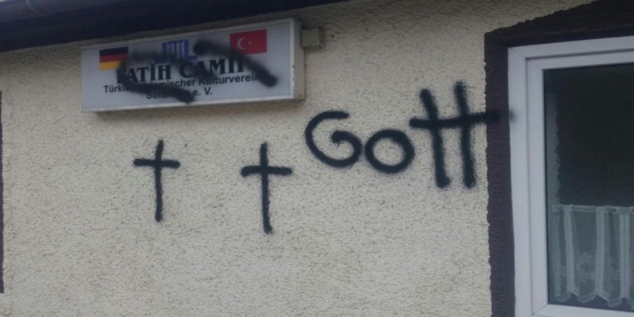 Almanya'daki cami saldırıları mercek altında