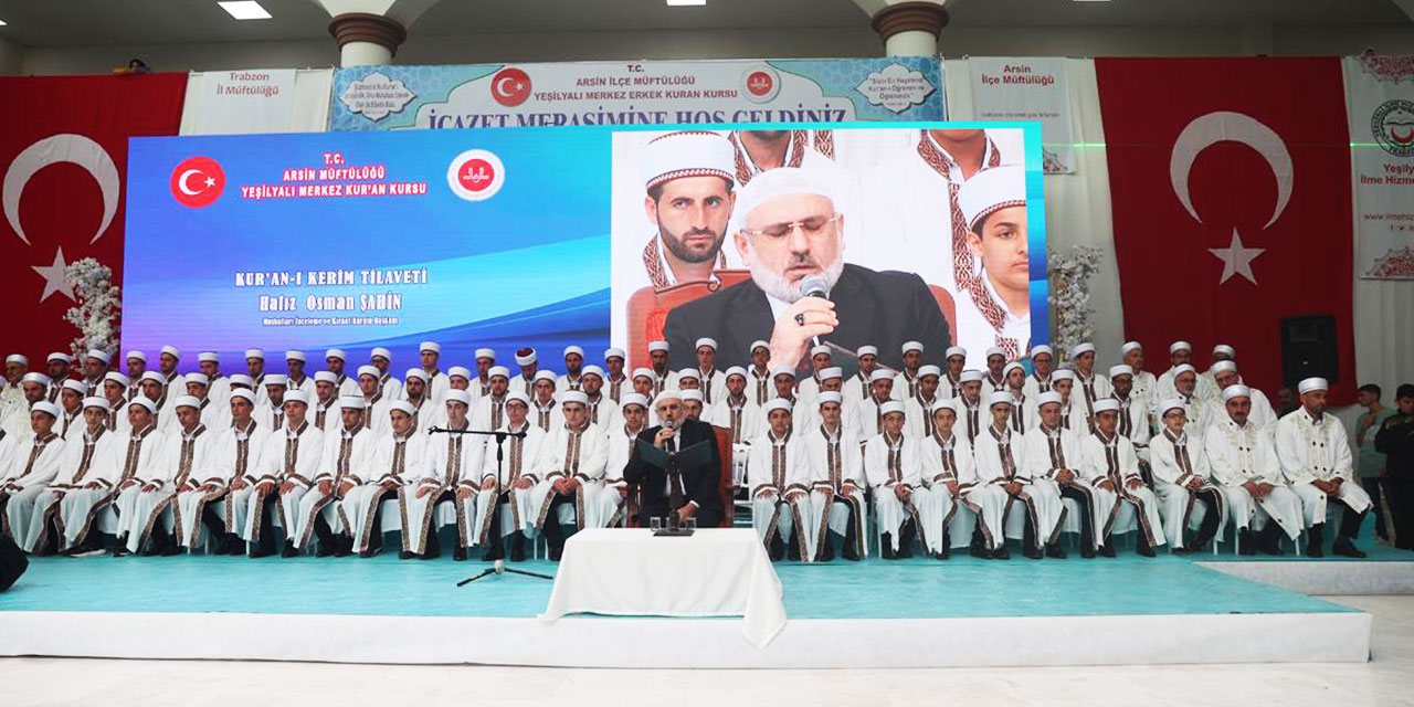 Trabzon'da 72 hafız dualarla icazetini aldı