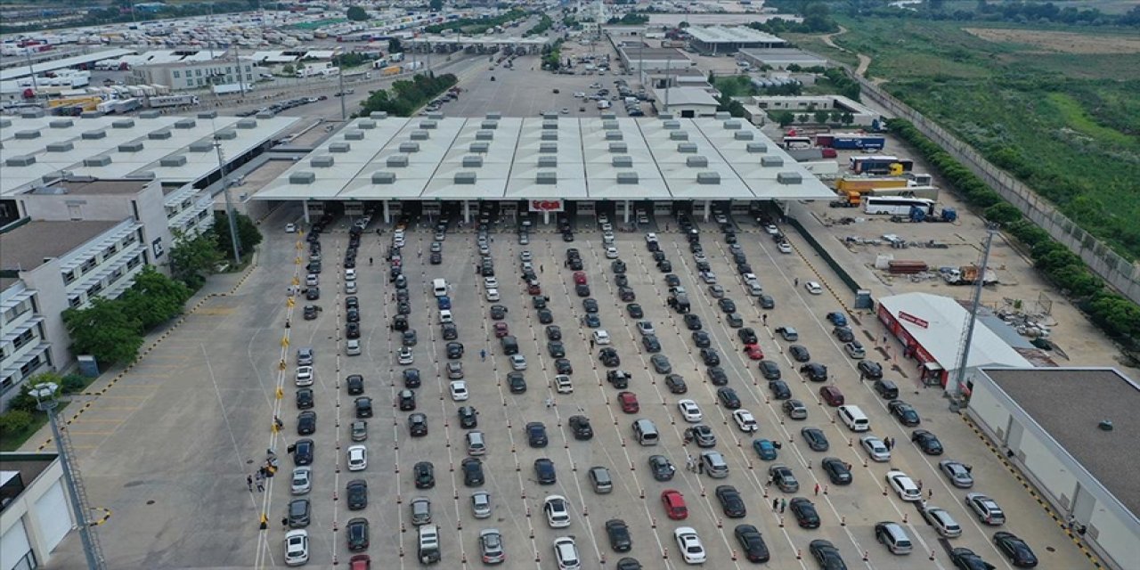 Kapıkule'den bir günde 35 bin 887 yolcu giriş yaptı