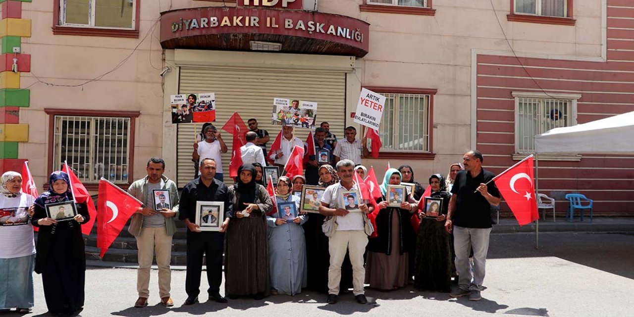 Diyarbakır annelerinin oturma eylemine bir aile daha katıldı