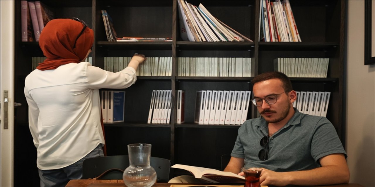 Üsküdar'da yayın evinin kurduğu kitap kafe, okurların gözdesi oldu