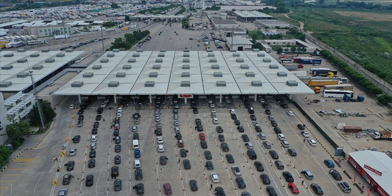 Sınır kapılarından 1 milyon 872 bin gurbetçi geldi