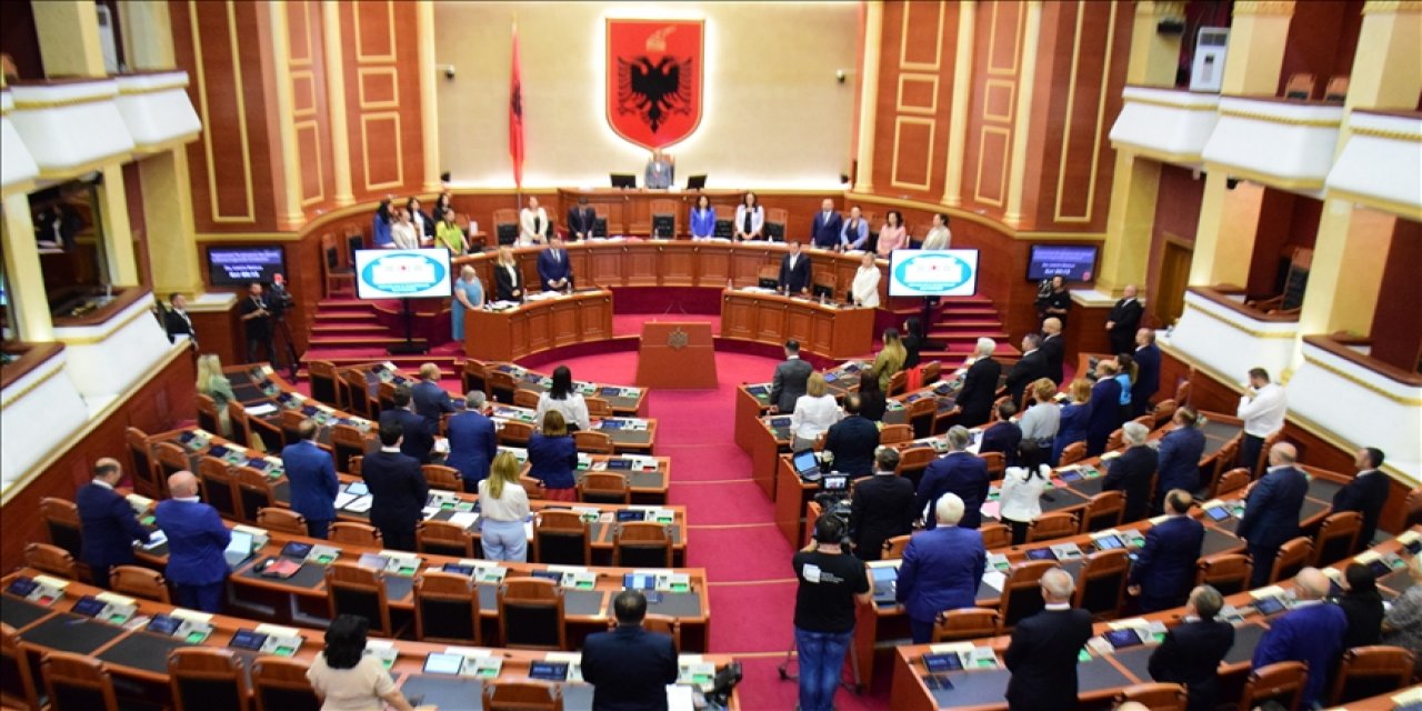 Arnavutluk'ta Srebrenitsa soykırım kurbanlarının 'anılması ve onurlandırılması' kararı