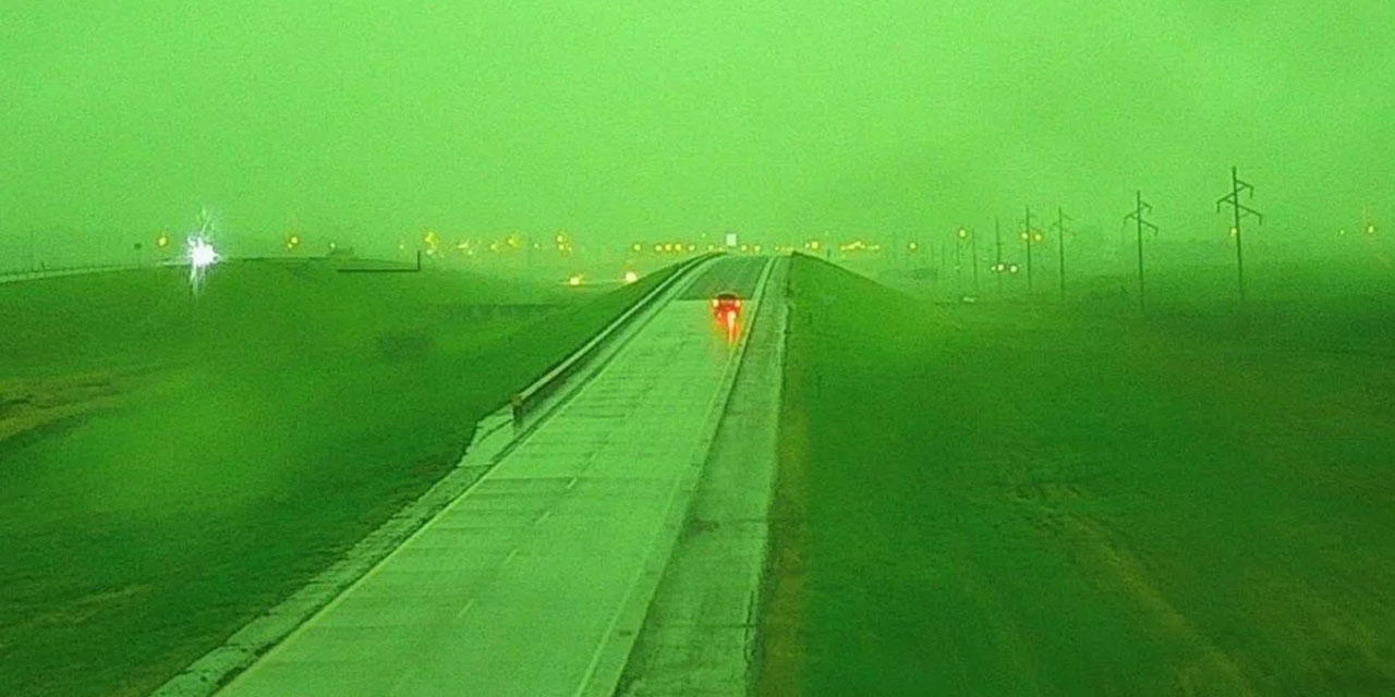 ABD’de gökyüzü yeşile döndü