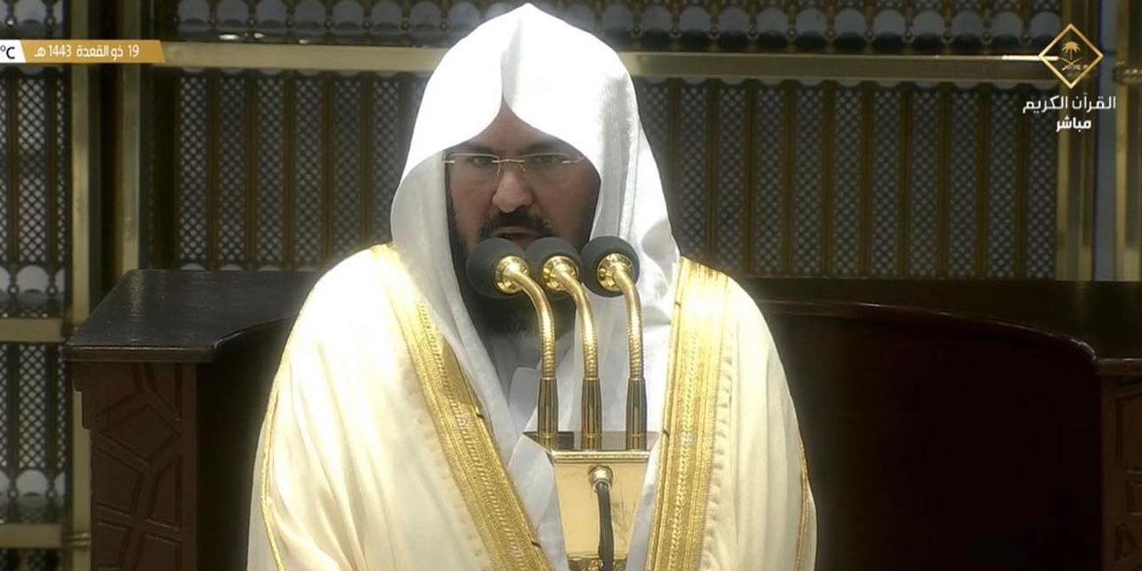 Hac mevsimi sırasında Kabe İmamı görevden alındı