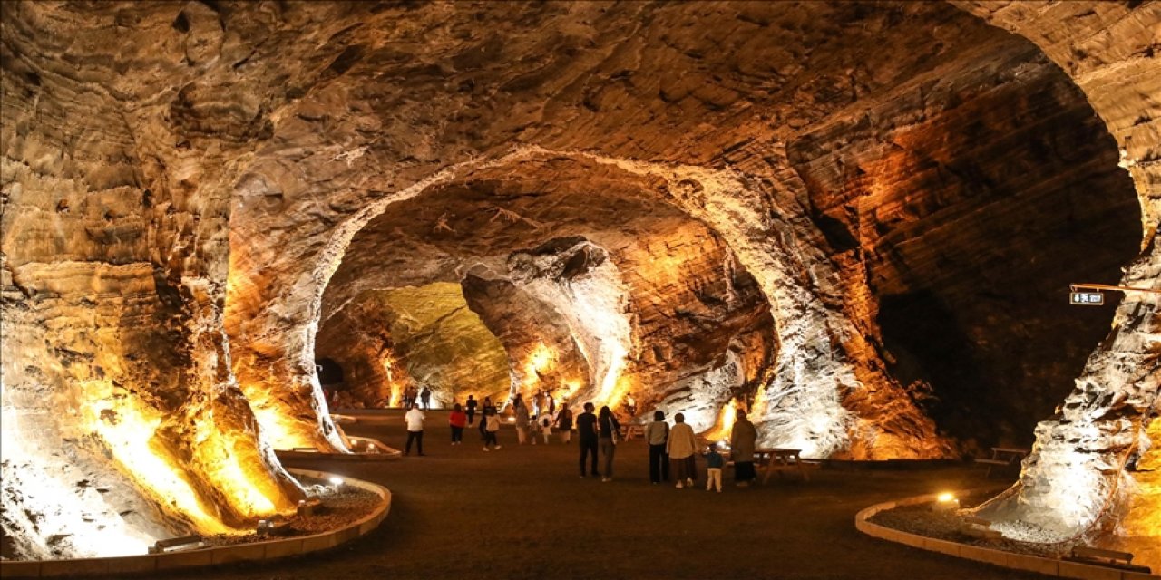 Iğdır'daki Tuz Dağı'nı 1 yılda 80 bin kişi gezdi