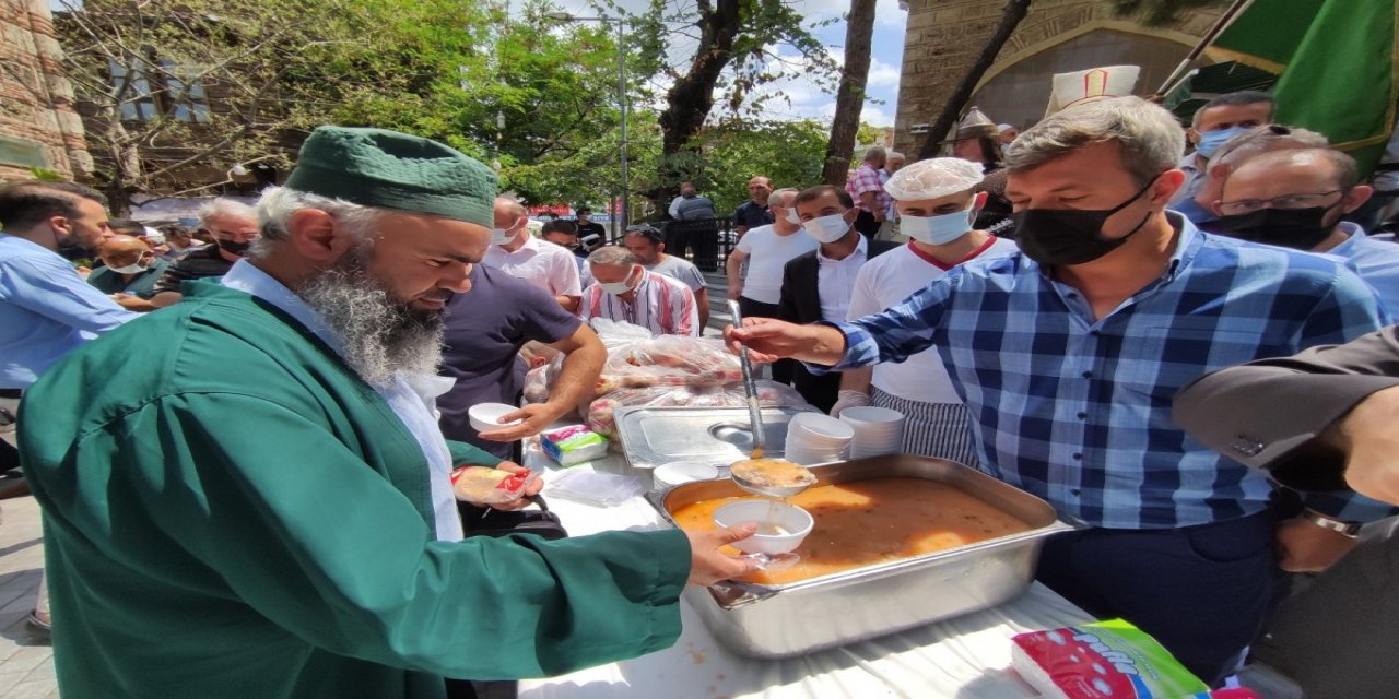 Bursa’da 5 asırdır yılda bir kez pişirilen çorba