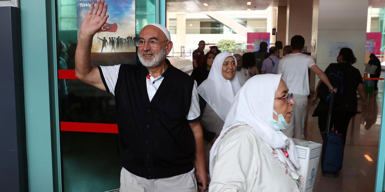 Yurda dönen hacılar: Memleketimiz için bol bol dua ettik