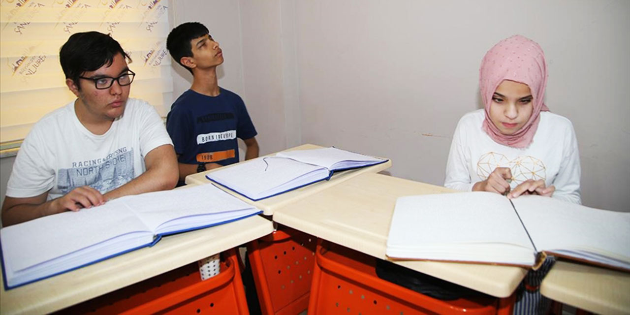 10 yaşındaki görme engelli İremsu'nun Kur'an sevinci: Çok mutluyum