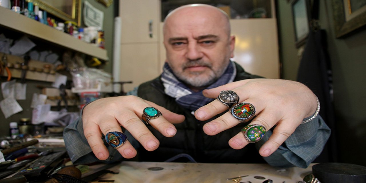 Çocuk yaşta başladığı kuyumculuk zanaatında özgün tasarımcı oldu