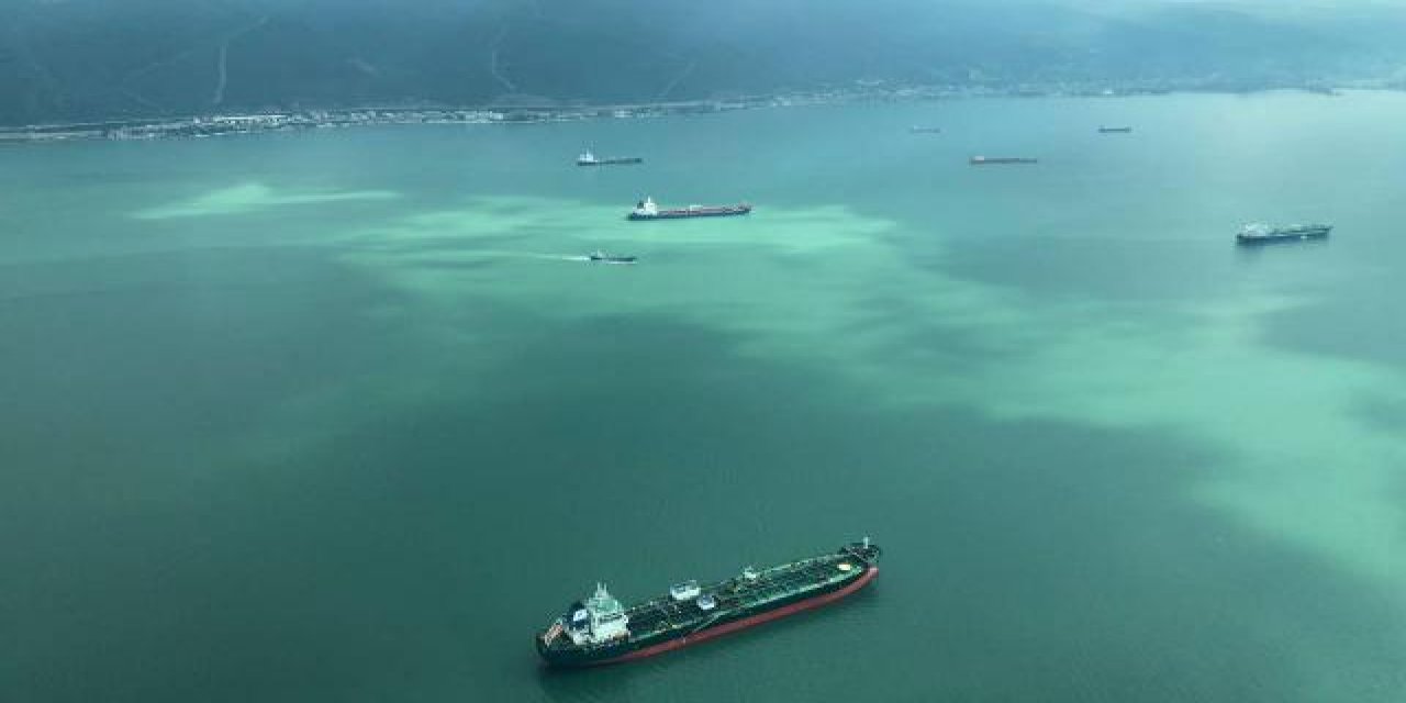 İzmit Körfezi'ni kirleten gemiye 8 milyon 415 bin lira ceza