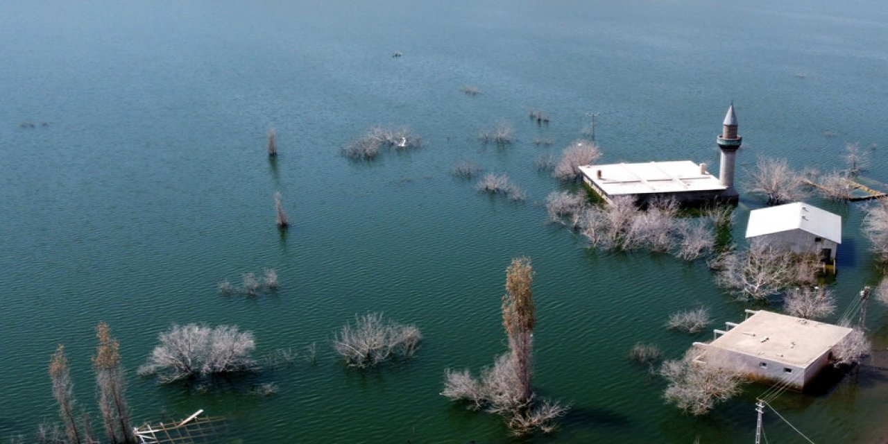 Kars'ta barajın su seviyesi düşünce tarihi yapılar gün yüzüne çıktı