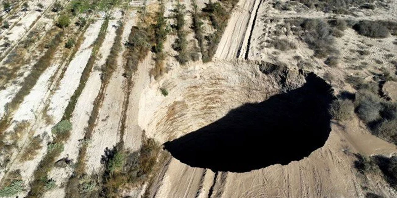 Şili'de devasa boyutlarda gizemli bir obruk keşfedildi
