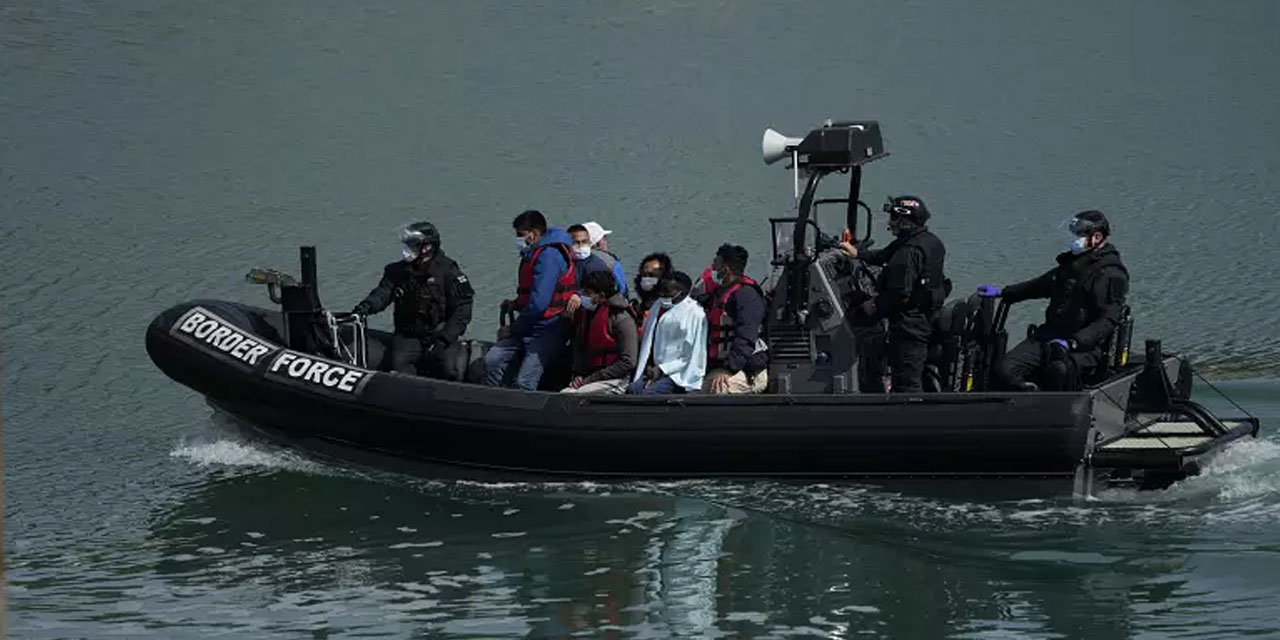 Yılın rekoru: Bir günde 696 göçmen Manş Denizi'ni geçerek İngiltere'ye ulaştı