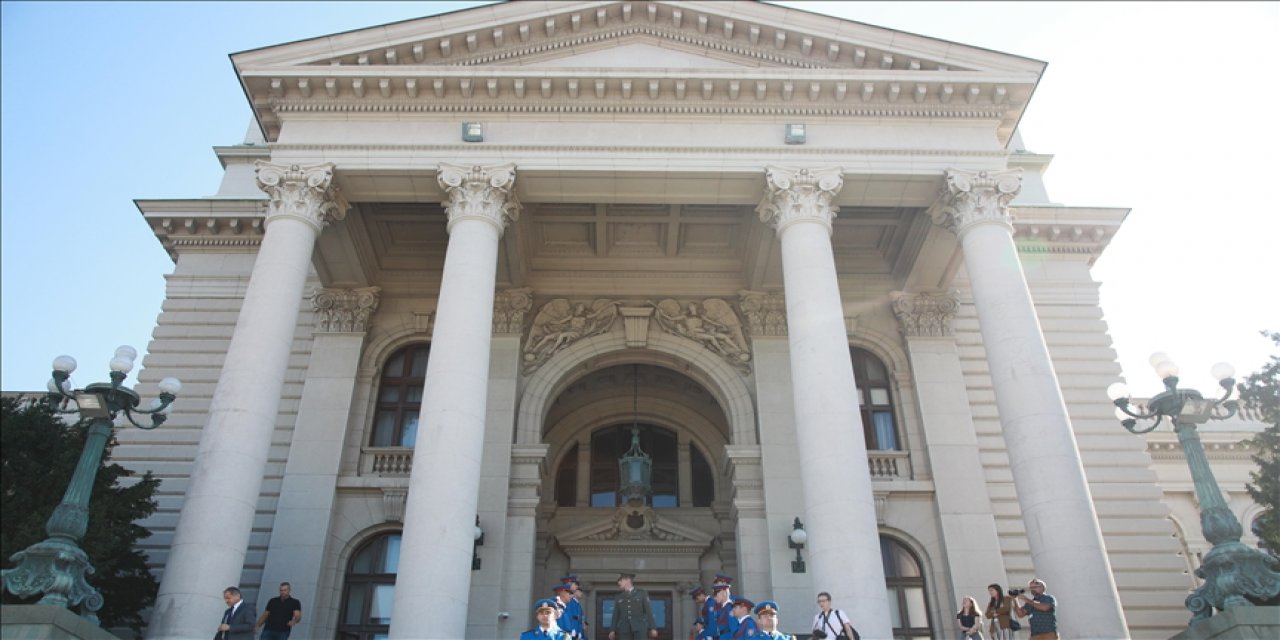 Kosova'da savaş suçu işlemekle suçlanan komutan, Sırbistan Meclis Başkan Yardımcısı oldu