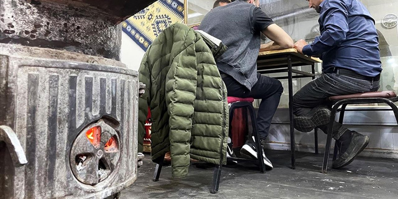 Türkiye'nin sıcaktan kavrulduğu hafta Ardahan'da sobalar yakıldı