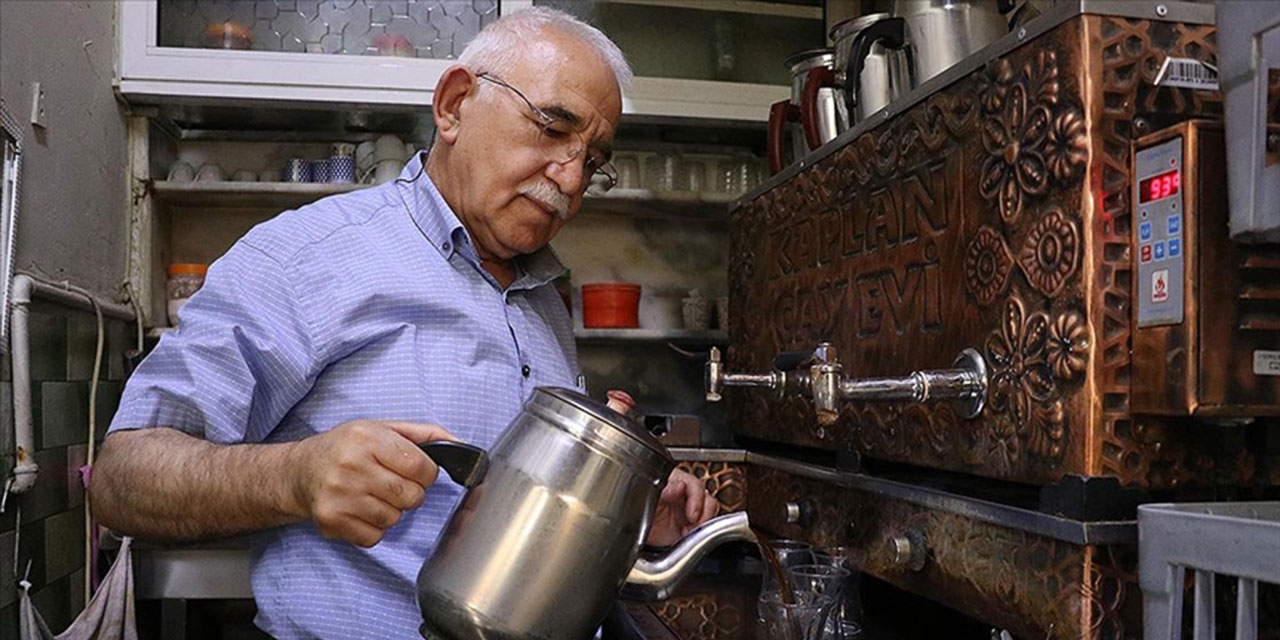 Çay ocağında 40 yıldır sigara ile mücadele ediyor: 300 kişi içmeyi bıraktı