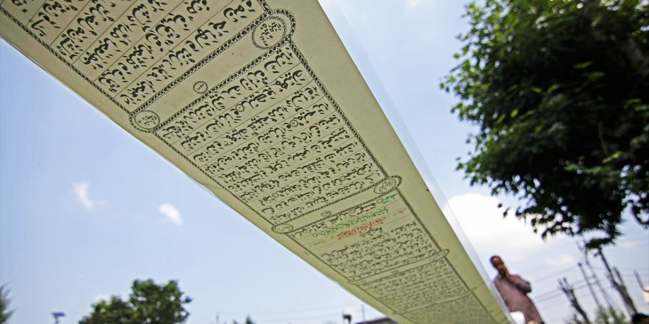 Keşmirli hattat 500 metrelik parşömen üzerine Kur'an-ı Kerim'i elle yazdı