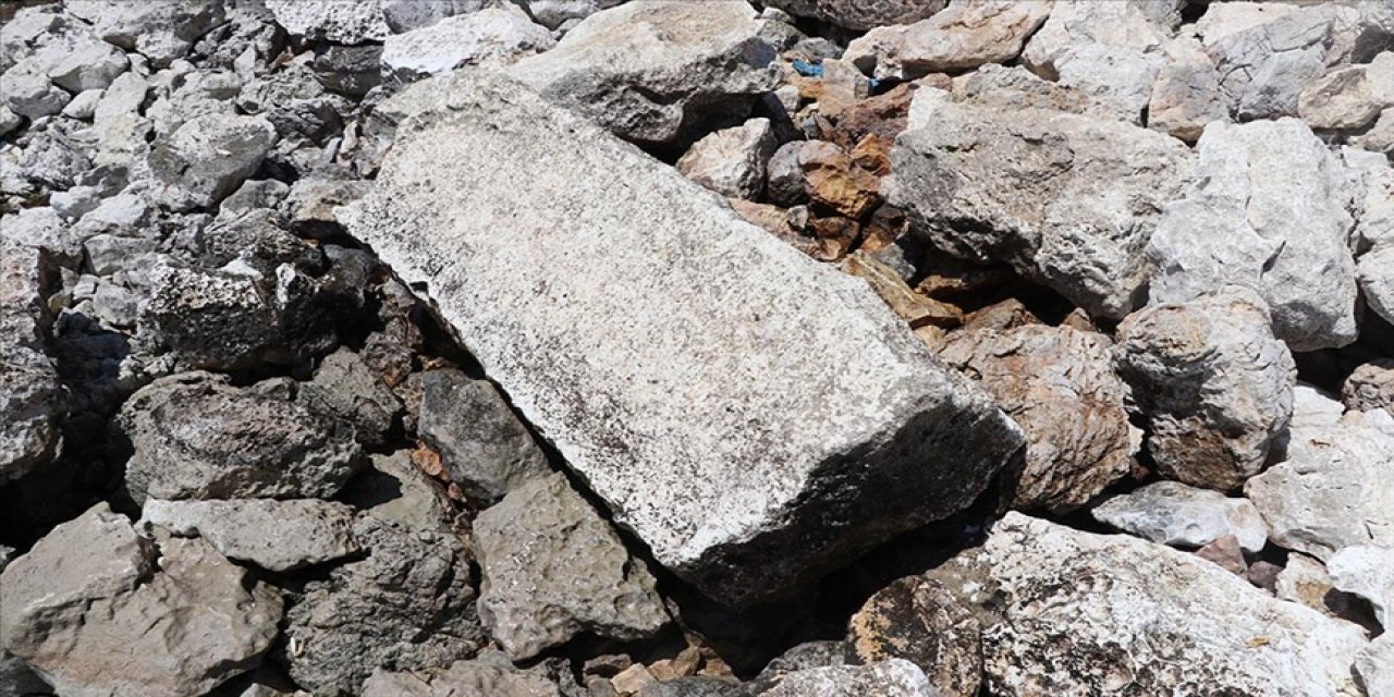 Eğirdir Gölü'ndeki adacıkta tarihi eser kalıntıları bulundu