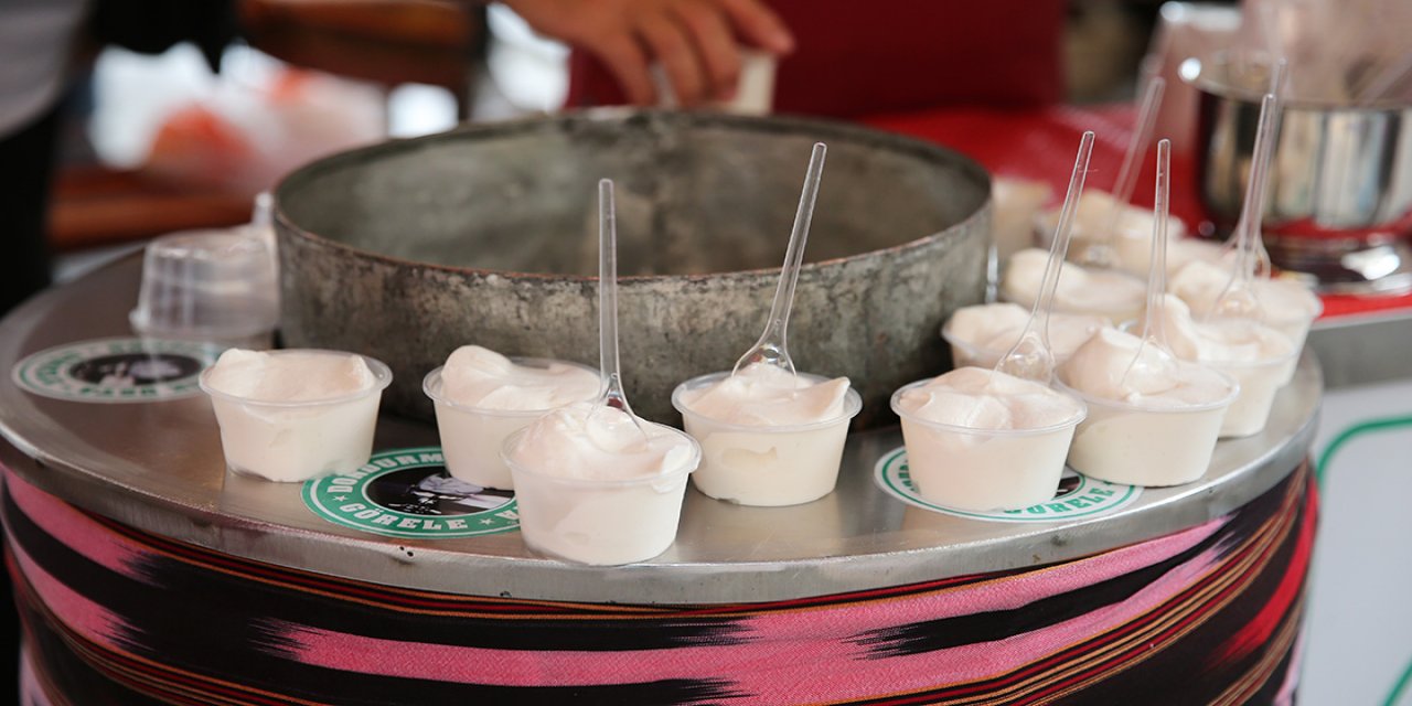 Giresun'un tescilli Görele dondurması hayır için dağıtılıyor