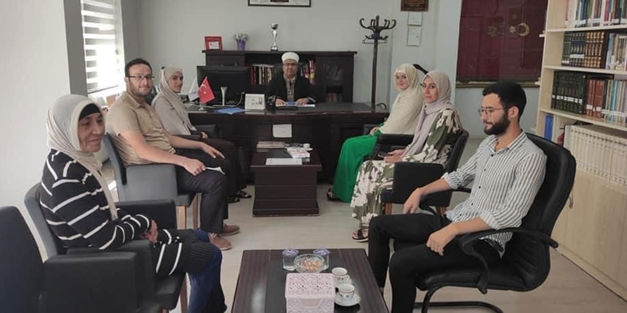 21 yaşındaki Belçikalı genç kız Müslüman oldu: Sorularıma mantıklı cevabı İslam'da buldum