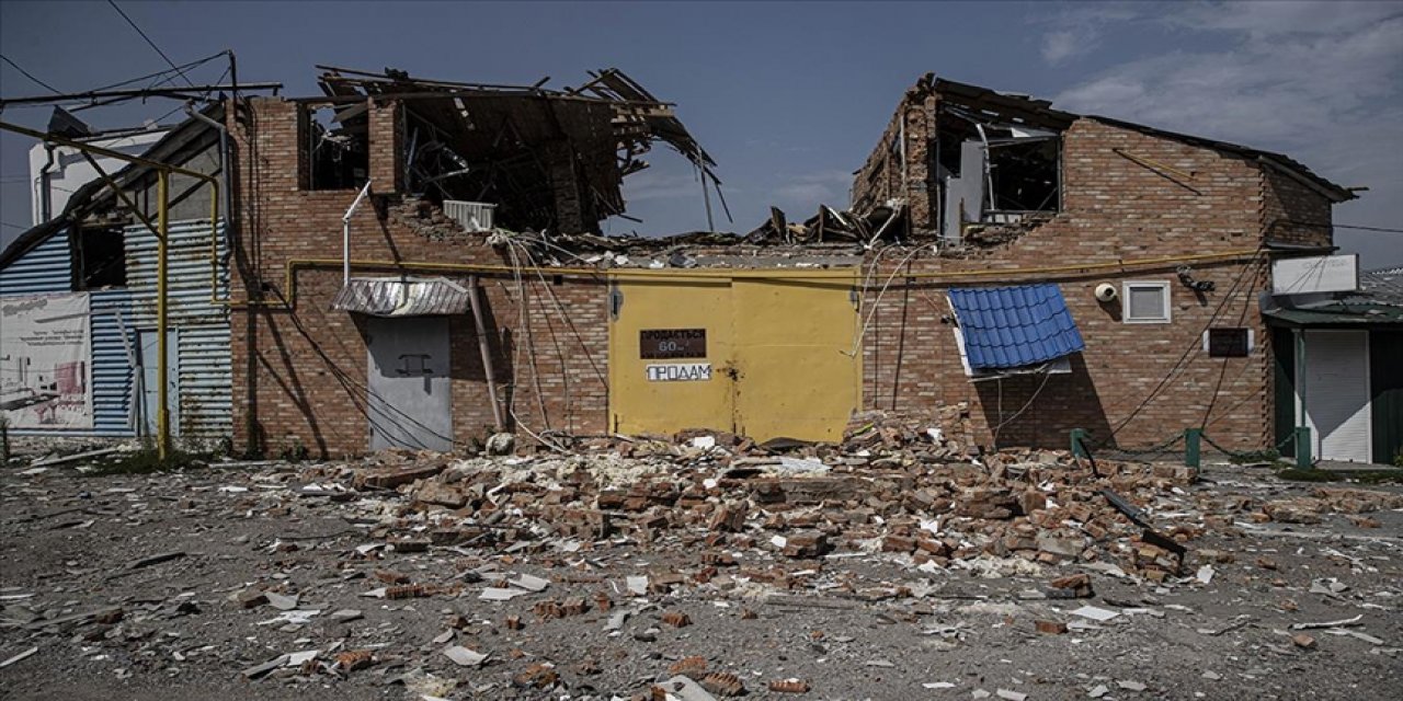 Savaşta evleri vurulan Ukraynalılar yuvalarına dönmenin hayalini bile kuramıyor