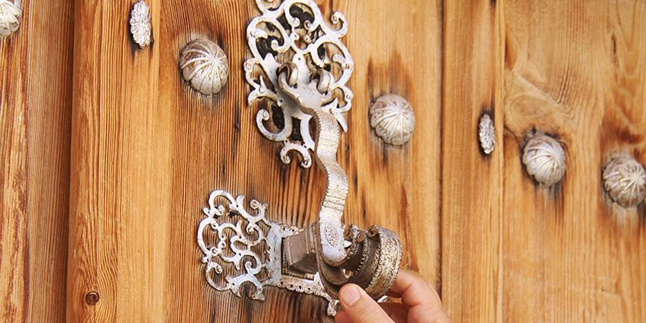 Misafiri 'kapı tokmağı' sesinden tanıyorlar