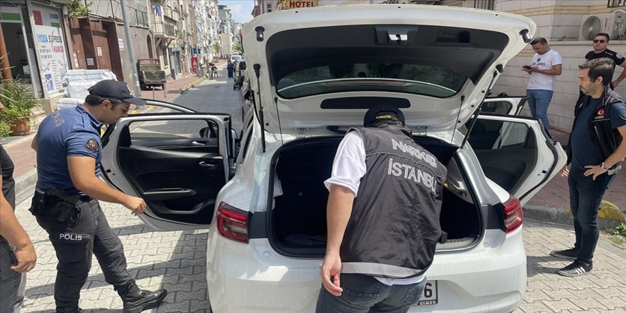 İstanbul'da çok sayıda polisin katılımıyla uygulama yapıldı
