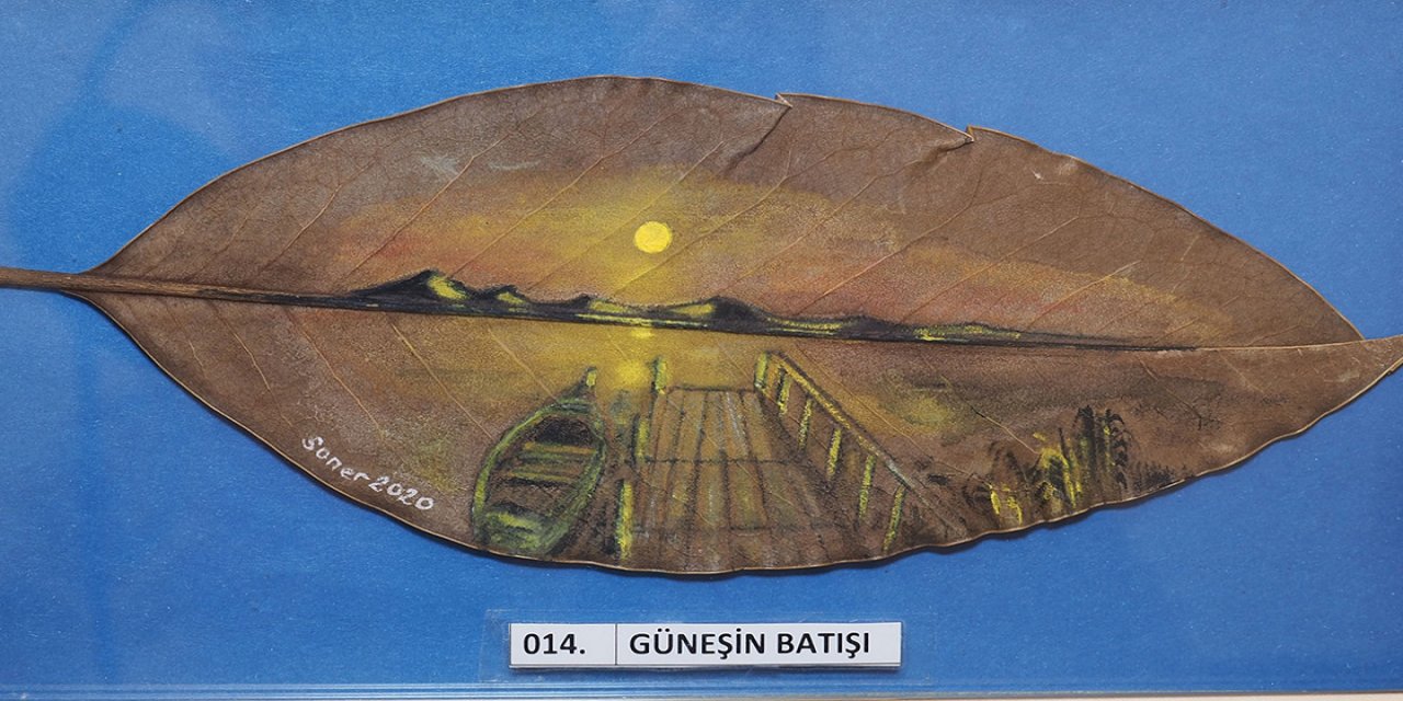 Kuruttuğu yaprakları sanat eserine dönüştürüyor