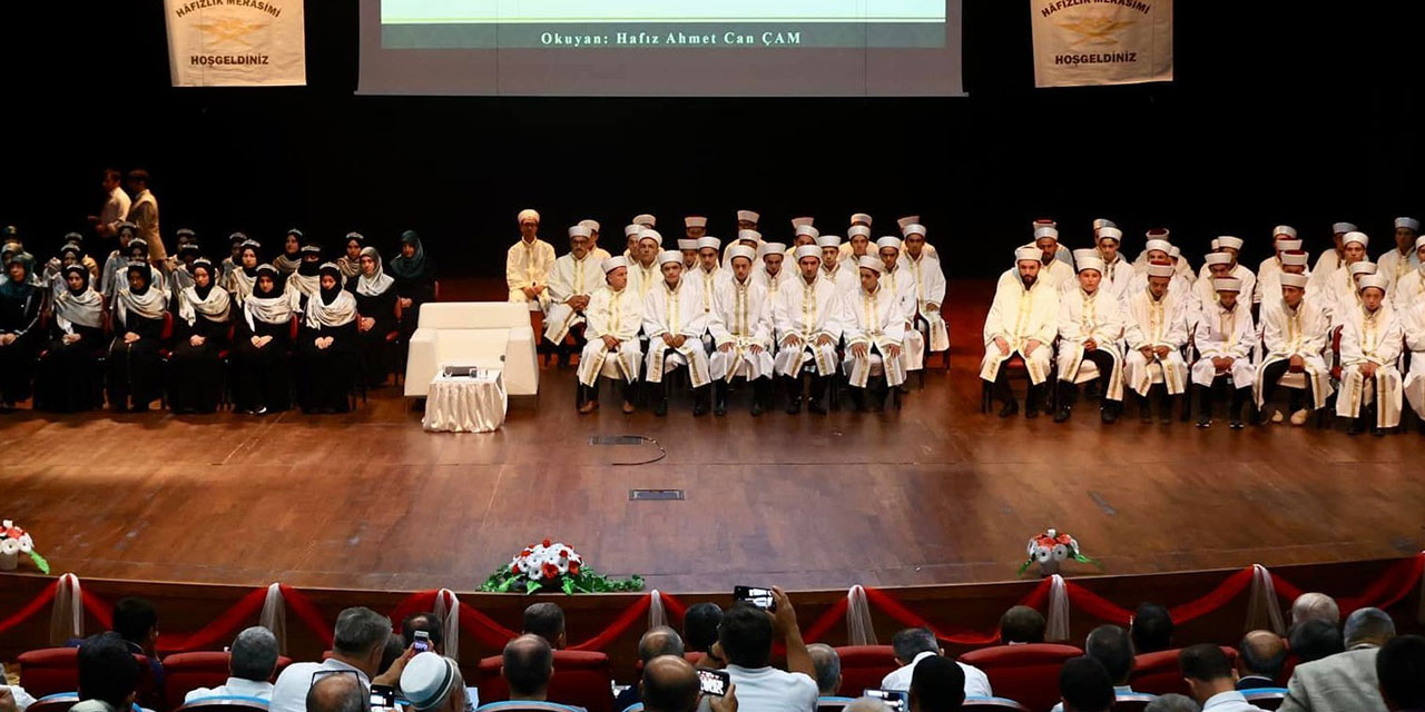 Uşak'ta 62 hafız icazet aldı