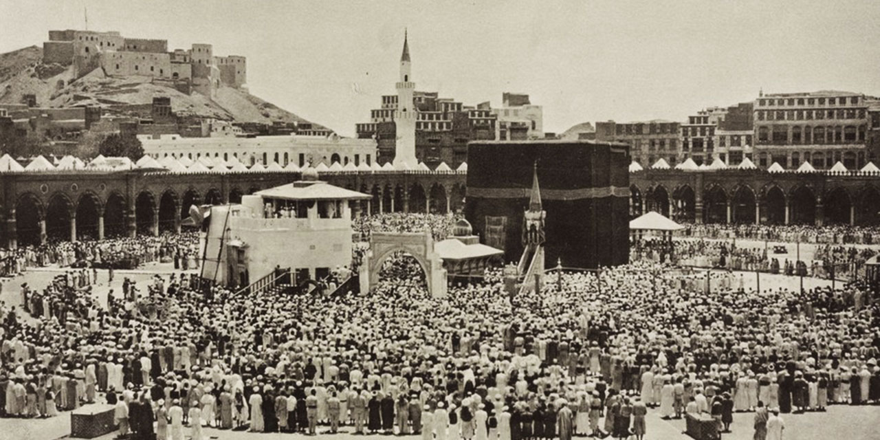 Peygamberimizin (asm) en yakın arkadaşı Hz. Ebubekir Sıddık'ı rahmetle yad ediyoruz