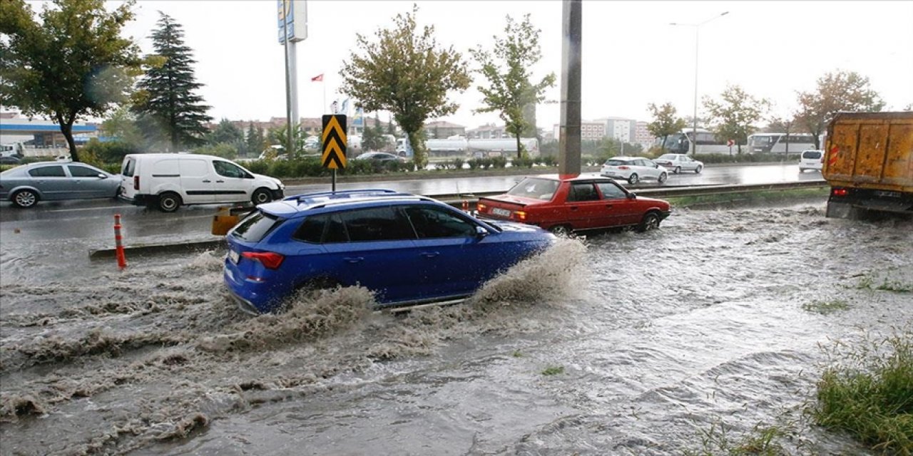 İstanbul'un bazı ilçelerinde yağmur ve dolu yağışı
