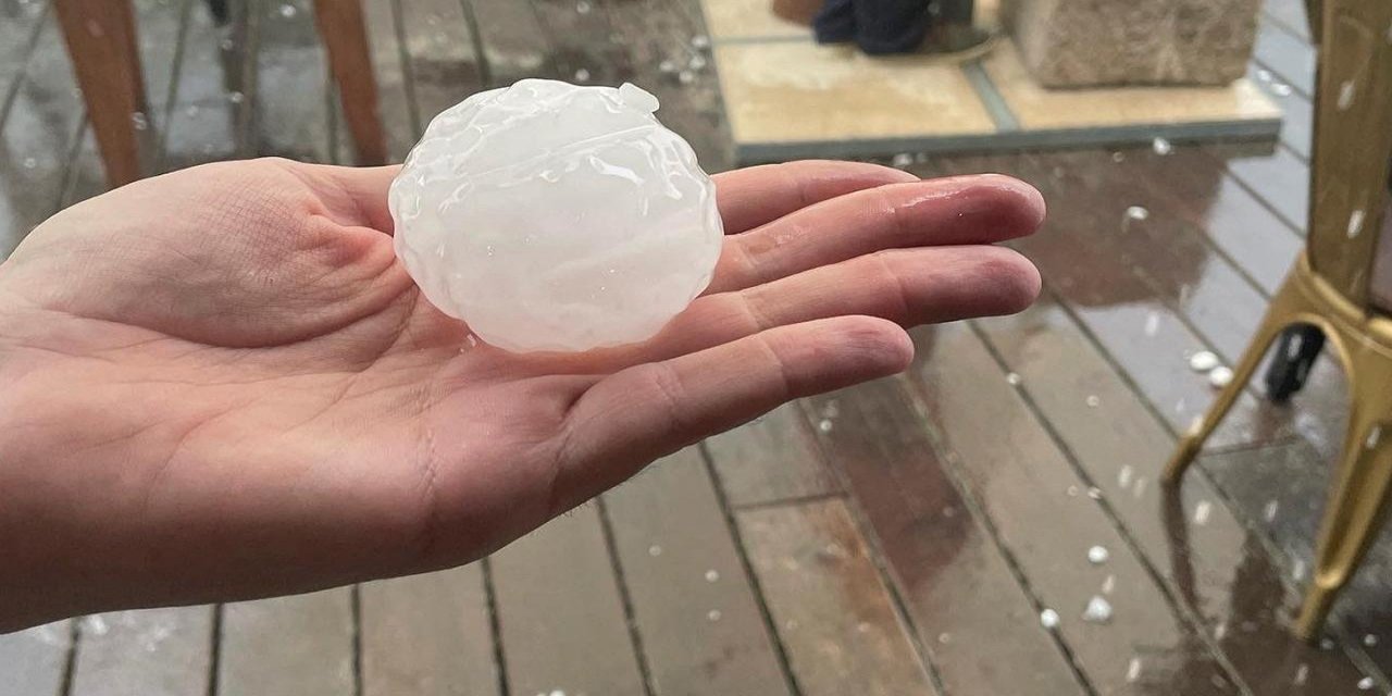 İspanya’da tenis topu büyüklüğünde dolu yağdı