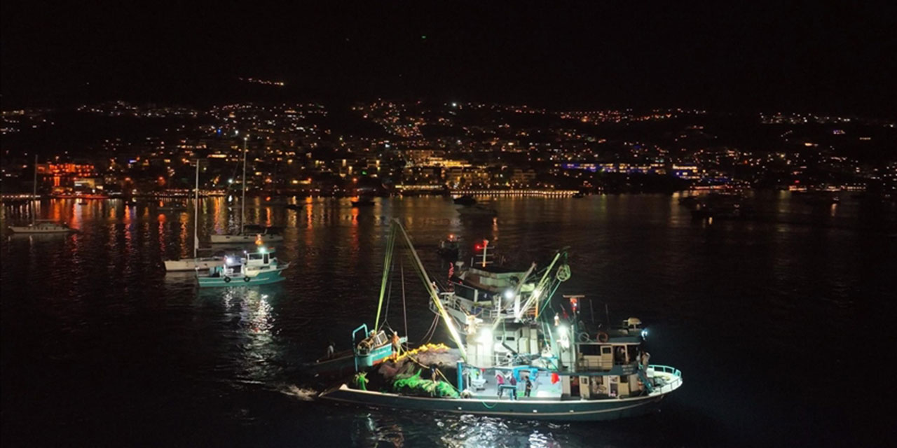 Bismillah her hayrın başıdır: Balıkçılar 'vira bismillah' diyerek denize açıldı