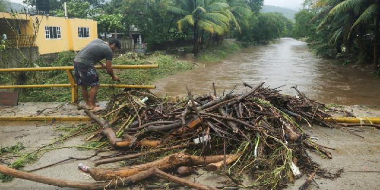 Meksika'da fırtına alarmı: Okullar tatil edildi