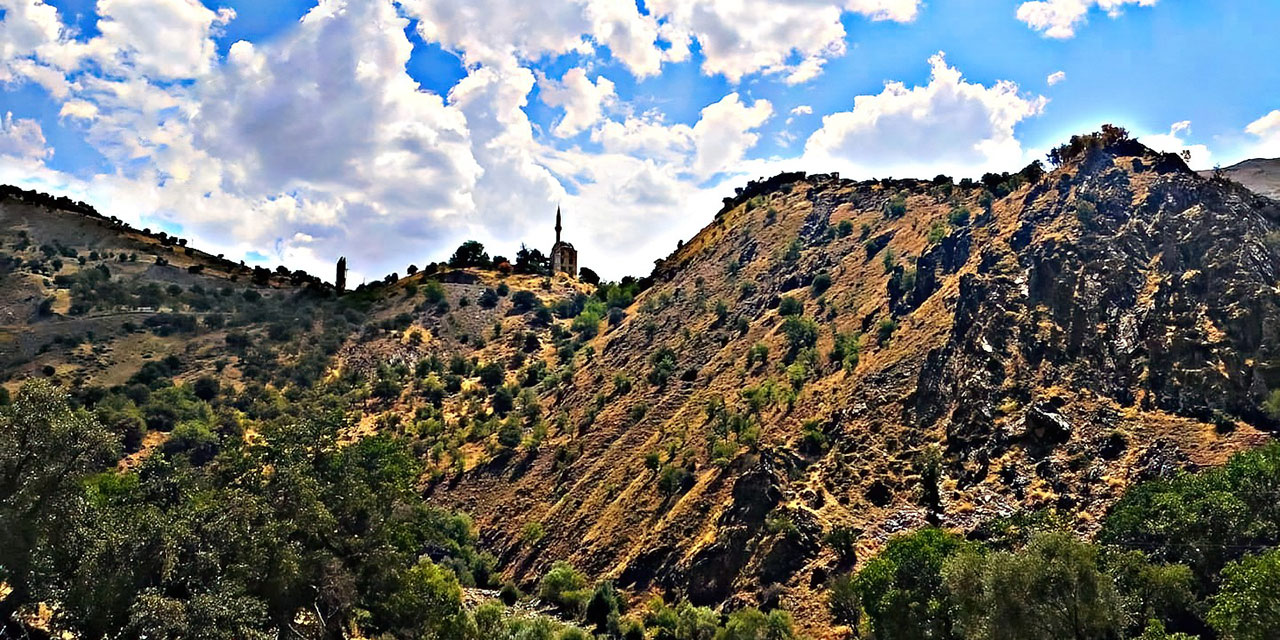 Said Nursi'nin Tağ Medresesi'ne attığı ilk adım!
