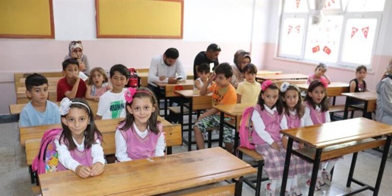 Ağrı'da beşiz kız kardeşler okula başladı