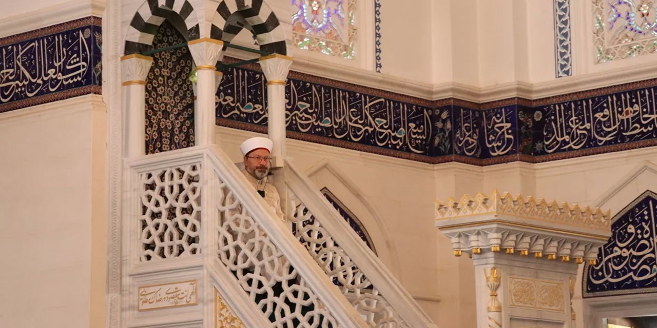 Diyanet İşleri Başkanı Erbaş, Japonya'da cuma hutbesi irad etti