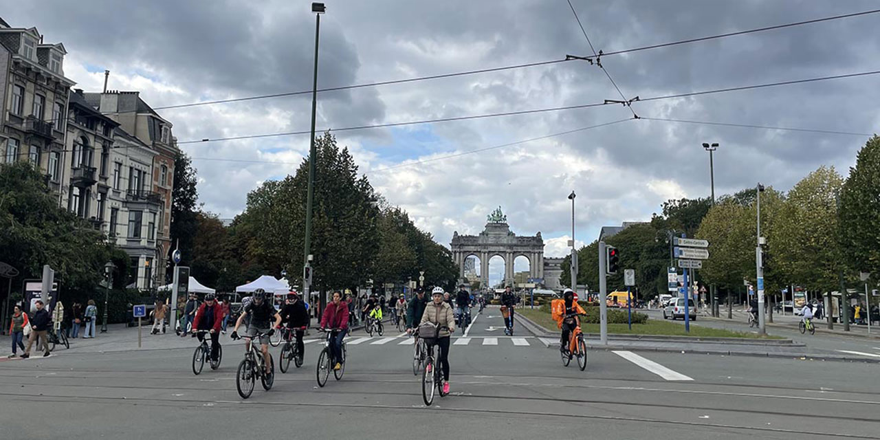 'Arabasız' yolların keyfini yaşadı