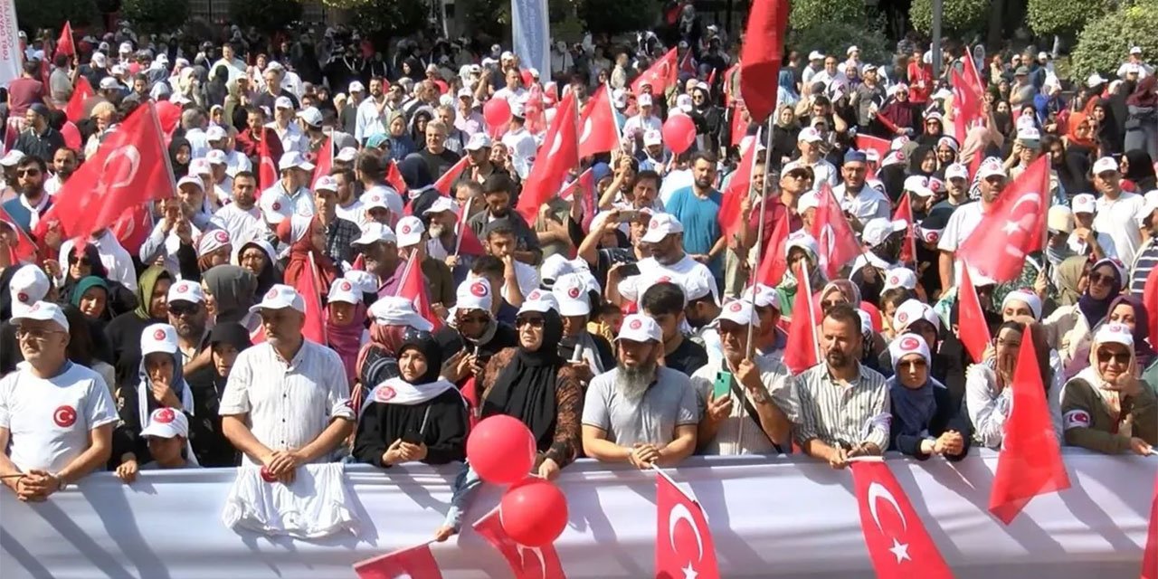 Aileler LGBT dayatmasına karşı yürüdü