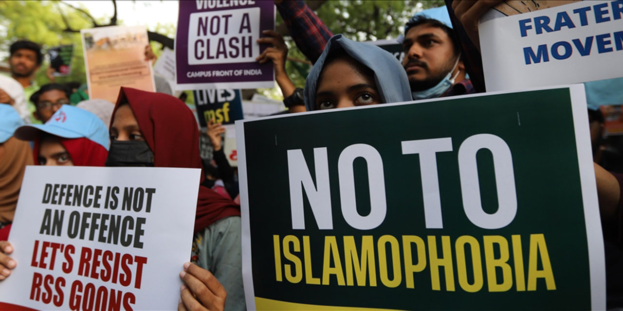 Müslüman karşıtlığı bizzat siyasetçiler tarafından büyütülüyor