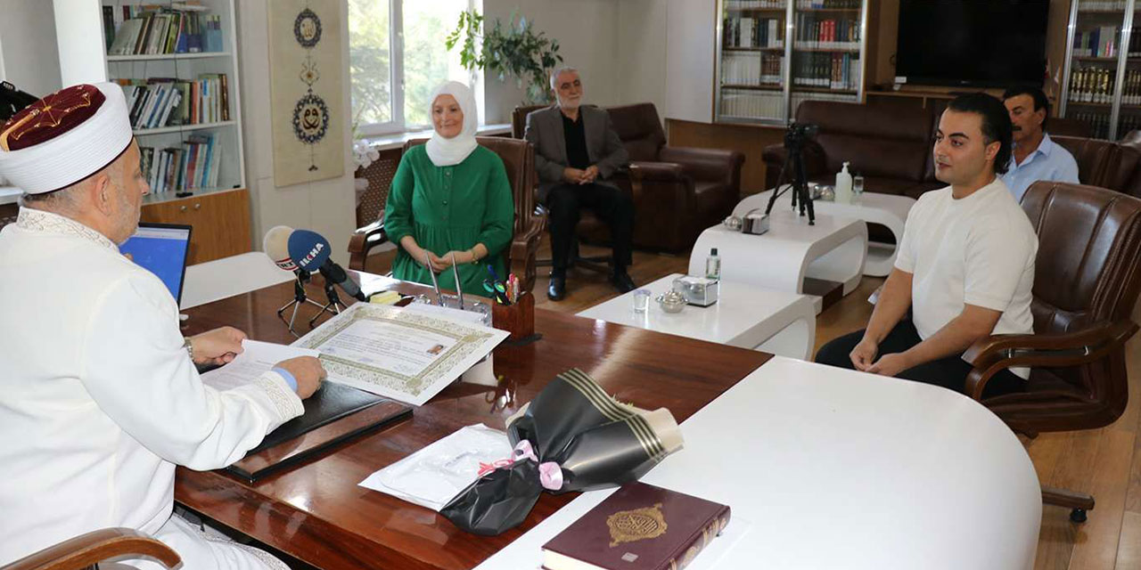 Letonyalı Laura Müslüman oldu: Kur'an, problemli günlerimde içime bir ferahlama verdi