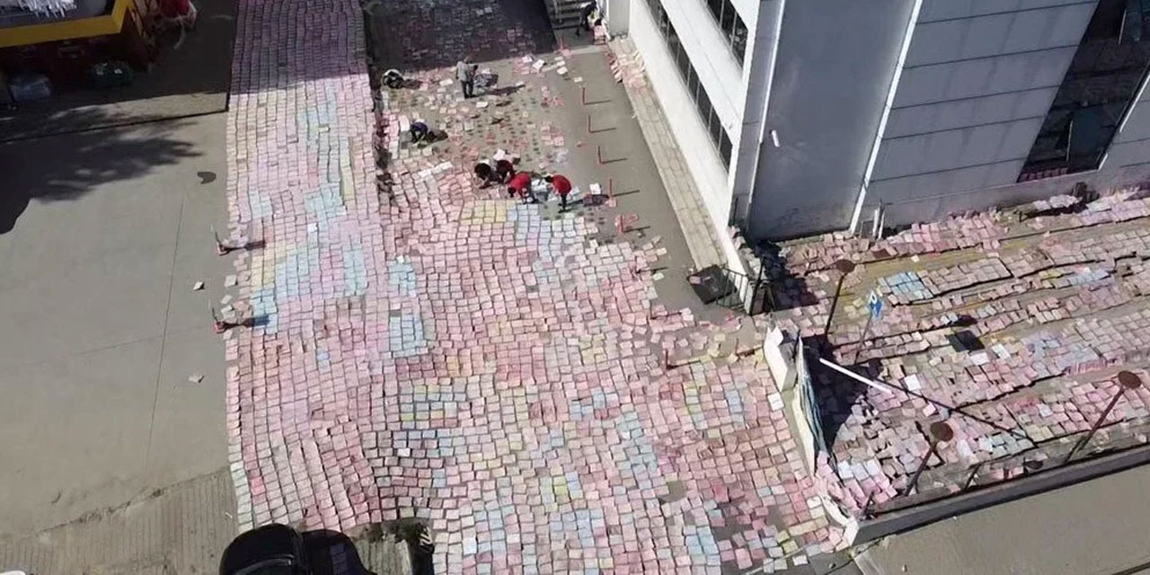 Selde ıslanan 70 bin dosya SGK'nın bahçesine serilerek güneşte kurumaya bırakıldı