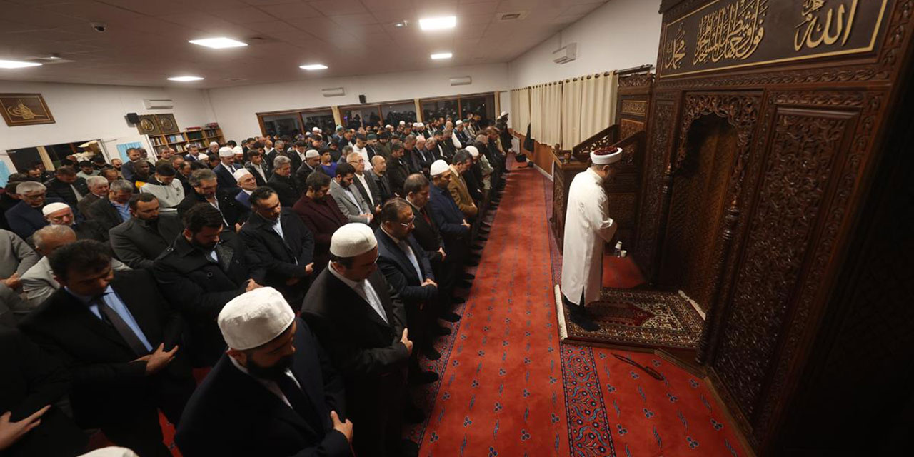 Cuma namazı kaç rekâttır? Cuma namazında zuhr-i ahir namazını kılmak şart mı?