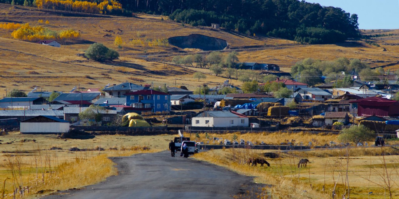 Ardahan'ın Göle ilçesine güz renkleri hakim oldu