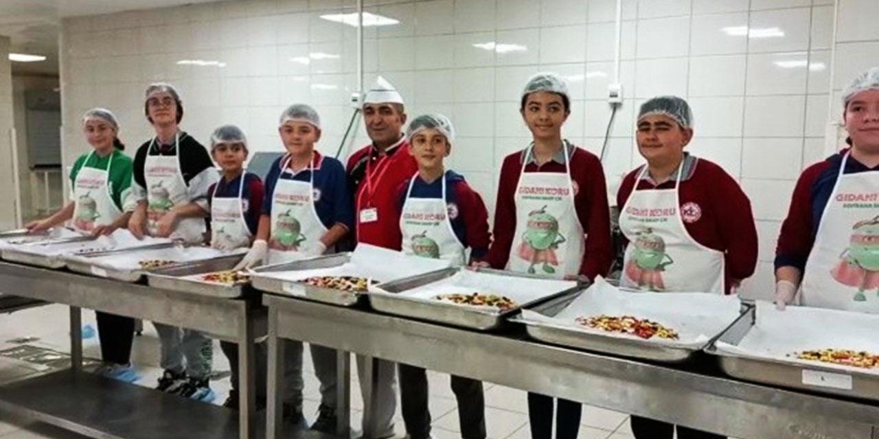Ortaokul öğrencileri: Ekmeği çöpe atma pizza yap