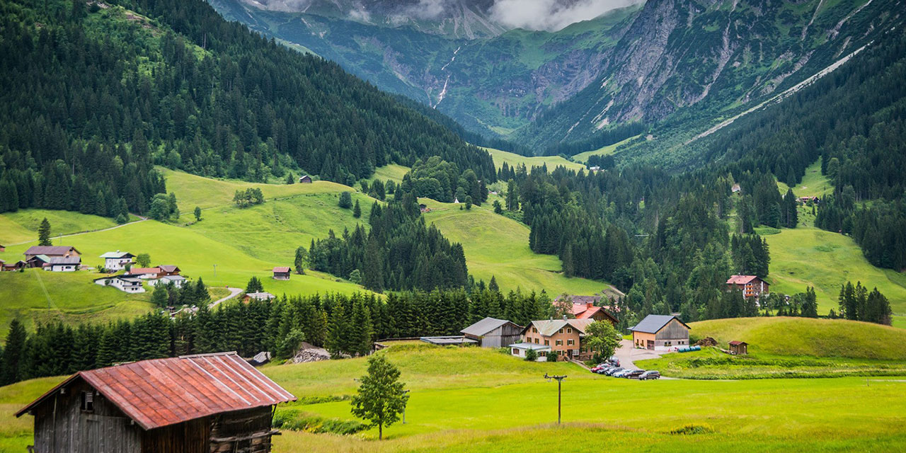 Bediüzzaman: Muhabbet, uhuvvet, sevmek, İslâmiyetin mizacıdır