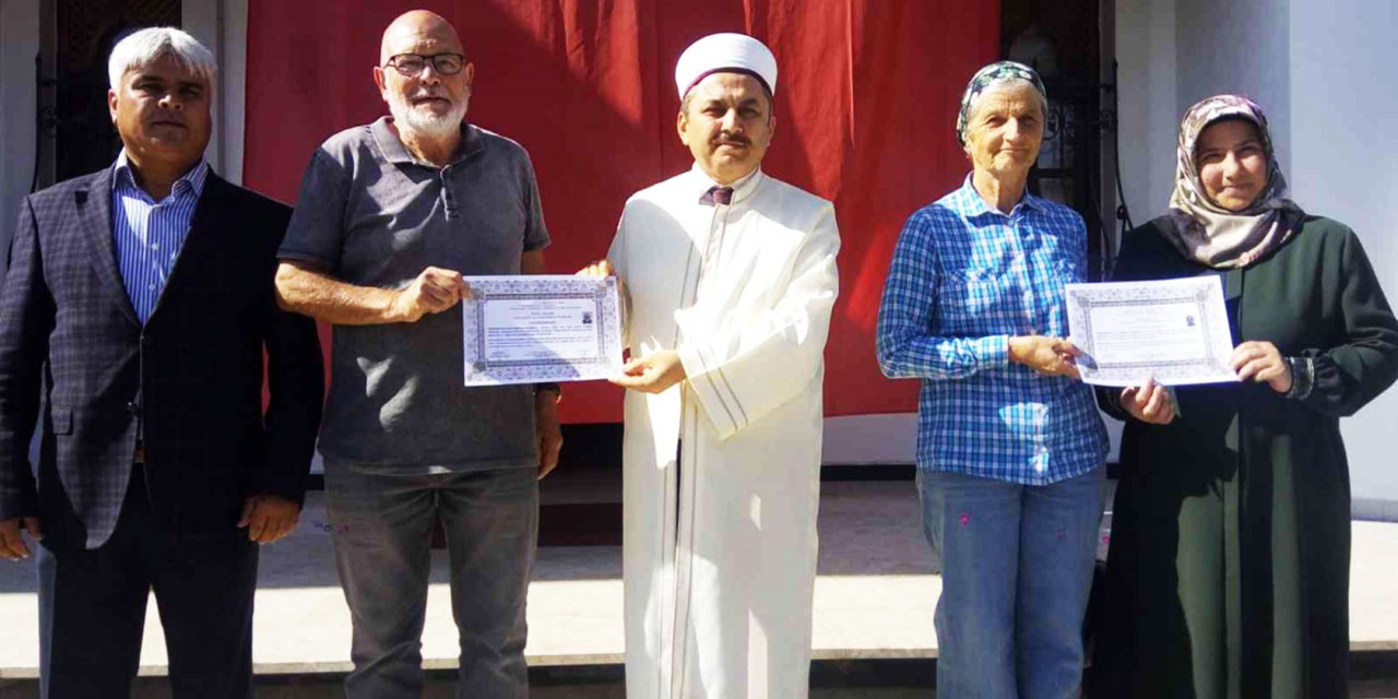 Ezan sesi ve komşularının ibadetinden etkilenen İsviçreli çift Müslüman oldu