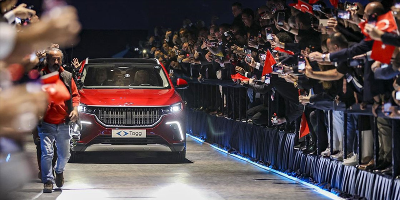 Togg'un ilk aracı Gemlik Kampüsü'nde banttan indirildi